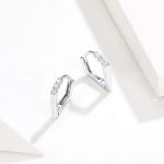 Strieborné náušnice modernej línie so zirkónovým kryštálom v striebornej farbe