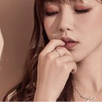 Strieborný prsteň vlnitý, so zirkónovým kryštálom, veľkosť 6