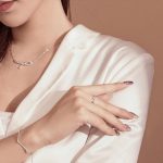 Strieborný prsteň vlnitý, so zirkónovým kryštálom, veľkosť 6