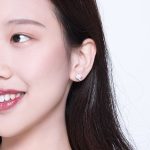 Strieborné náušnice s lupienkami kvetov