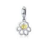 Strieborné kúzlo, psie labky