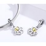 Strieborné kúzlo, psie labky