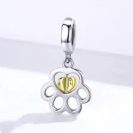 Strieborné kúzlo, psie labky