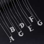 Strieborný náhrdelník s príveskom s písmenom, F