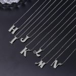 Strieborný náhrdelník s príveskom písmena, L