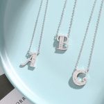 Strieborný náhrdelník s príveskom písmena, B