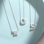 Strieborný náhrdelník s príveskom písmena, S