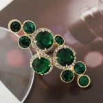 Oválny prsteň, zdobený okrúhlymi kamienkami, kryštál Swarovski