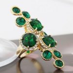 Oválny prsteň, zdobený okrúhlymi kamienkami, kryštál Swarovski