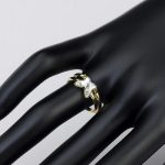 Dvojitý motýľový prsteň, biely