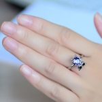 Prsteň so vzorom sovy, fialový, zdobený kryštálmi Swarovski