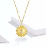 Ezüst nyaklánc csillagos medállal, aranyszínű