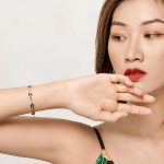 Strieborný náramok s modrými srdiečkami