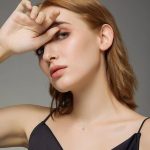 Strieborný náhrdelník s priesvitným príveskom