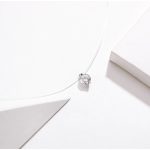 Strieborný náhrdelník s priesvitným krištáľovým príveskom