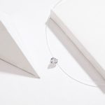Strieborný náhrdelník s priesvitným krištáľovým príveskom