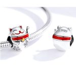 Strieborné kúzlo, šťastná mačka