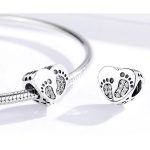 Strieborné kúzlo v tvare srdca zdobené stopami