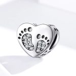 Strieborné kúzlo v tvare srdca zdobené stopami