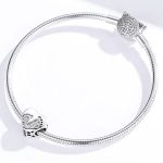 Strieborné kúzlo v tvare srdca zdobené stopami