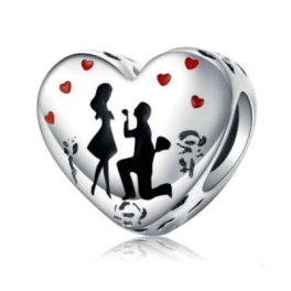 Strieborný kúzlo v tvare srdca, návrh dievčaťa
