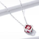 Strieborný náhrdelník s príveskom ďatelina, červená