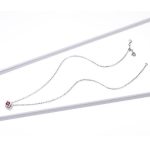 Strieborný náhrdelník s príveskom ďatelina, červená