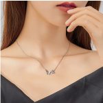 Strieborný náhrdelník s dvoma motýlikmi