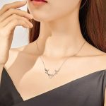 Strieborný náhrdelník s príveskom jelení paroh