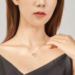 Strieborný náhrdelník, dvojitý snubný prsteň s príveskom