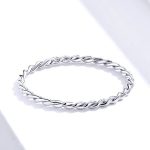 Strieborný prsteň, zapletaný, veľkosť 8