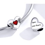 Strieborné srdiečko s červeným srdiečkom