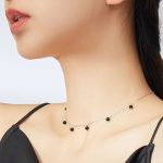 Strieborný náhrdelník s čiernymi perlami