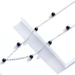 Strieborný náhrdelník s čiernymi perlami