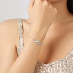 Ezüst karkötő macskával