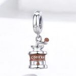 Strieborný kúzlo mlynčeka na kávu