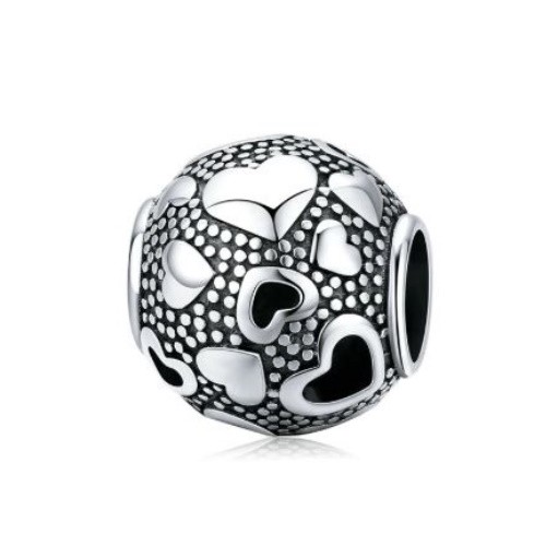 Strieborné perlové kúzlo so srdiečkami