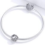 Strieborné perlové kúzlo so srdiečkami