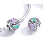 Strieborné kúzlo s farebnými srdiečkami