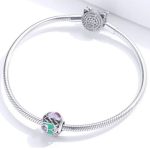 Strieborné kúzlo s farebnými srdiečkami