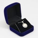 Zamatová šperkovnica na náhrdelník, náušnice a set, modrá