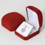 Zamatová šperkovnica na náhrdelník, náušnice a set, červená