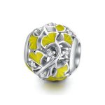 Strieborné kúzlo s perleťovými listami