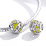 Strieborné kúzlo s perleťovými listami