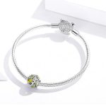 Strieborné kúzlo s perleťovými listami