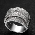 Prsteň striebornej farby so zirkónovými kameňmi, 9