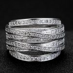 Prsteň striebornej farby so zirkónovými kameňmi, 9