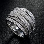 Prsteň striebornej farby so zirkónovými kameňmi, 9