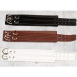 Široký punkový náramok, kožený, biely, s dvojitou prackou