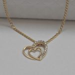 Prívesok v tvare srdca zo 14K zlata s kryštálmi